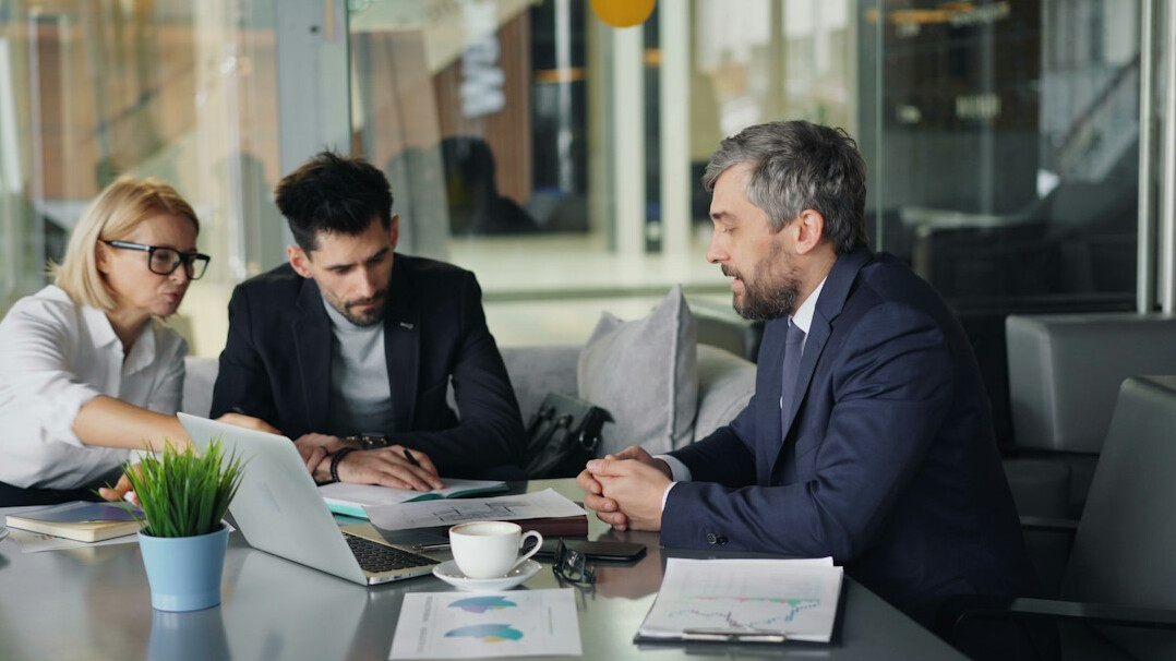 insurance advisor consulting client
